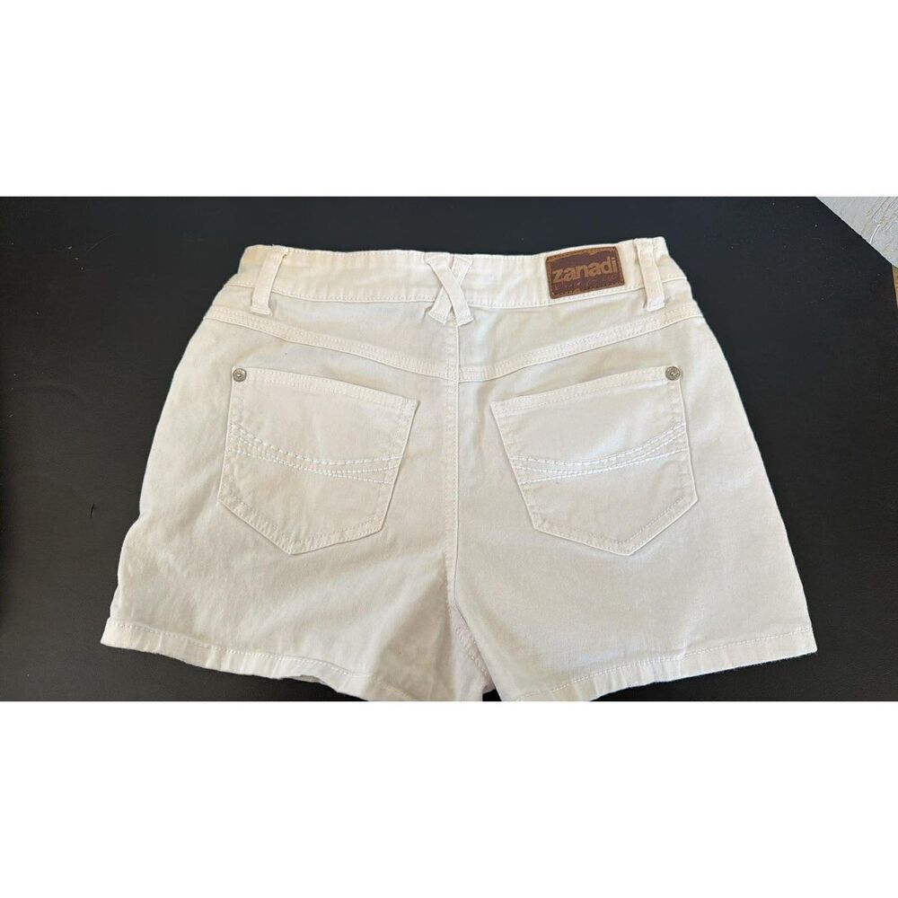 Zanadi womans white shorts size 7